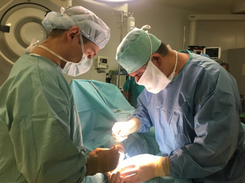 В Федеральном центре нейрохирургии в Тюмени сложные операции на головном мозге проводятся с помощью лазера