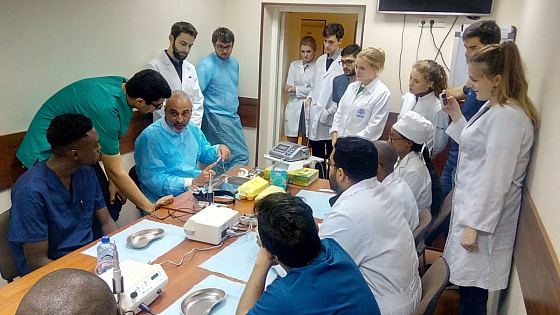 В Сеченовском университете прошел уникальный мастер-класс по синус-лифтингу для студентов-стоматологов