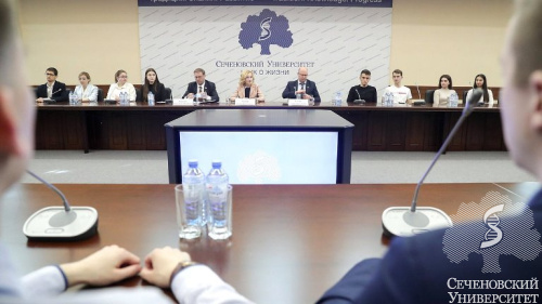 Встреча студентов с сопредседателями Парламентской комиссии по расследованию деятельности биолабораторий на Украине