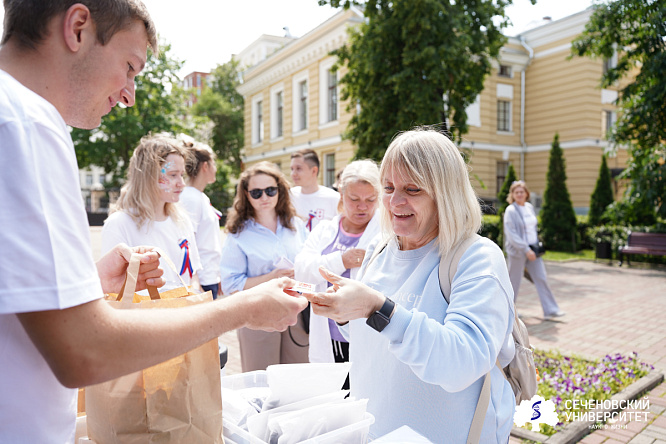В Сеченовском Университете прошла акция ко Дню России 