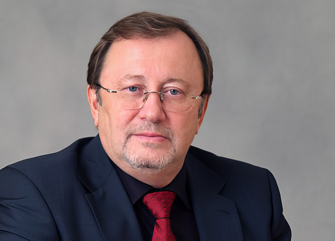 Заведующий кафедрой акушерства и гинекологии Анатолий Ищенко – о поздних родах, демографической яме и репродуктивном потенциале страны