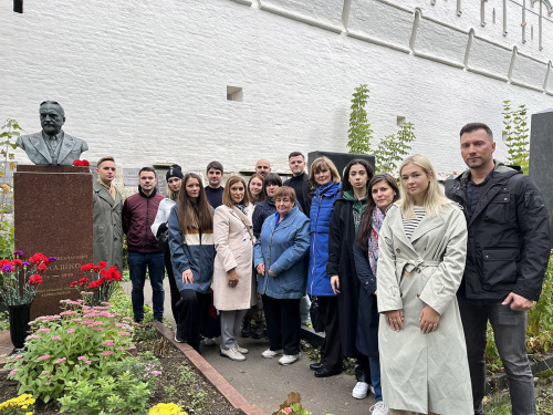 Сотрудники и обучающиеся кафедры возложили цветы на могилу Н.А. Семашко