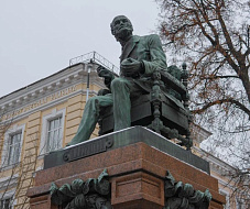 Сегодня в Троян-центре отметили 212-ю годовщину со дня рождения Николая Пирогова