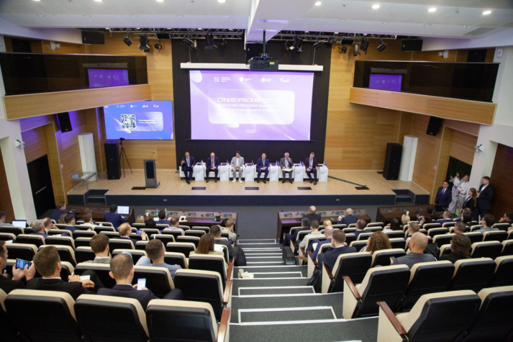Передовая инженерная школа Сеченовского Университета принимает участие в стратегической сессии ПИШ в Новосибирске
