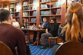 Петр Глыбочко обсудил со студенческим активом развитие науки и молодежную политику