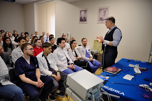 Обучающиеся Сеченовского Университета прошли мастер-класс по электрохирургии и попробовали работу с коагулятором 