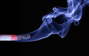 Врач предупредил, что риск смерти от COVID-19 у интенсивно курящих на 90% выше 