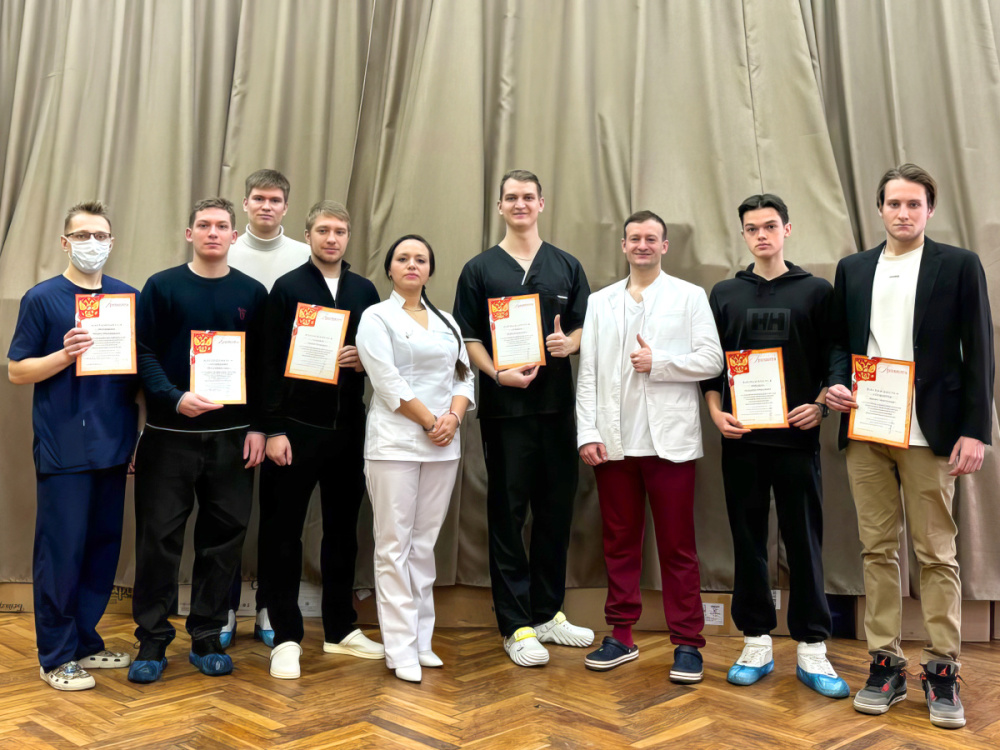  Волонтеров Сеченовского Университета, работающих в госпитале имени академика Бурденко, наградили грамотами за инициативу и усердие 