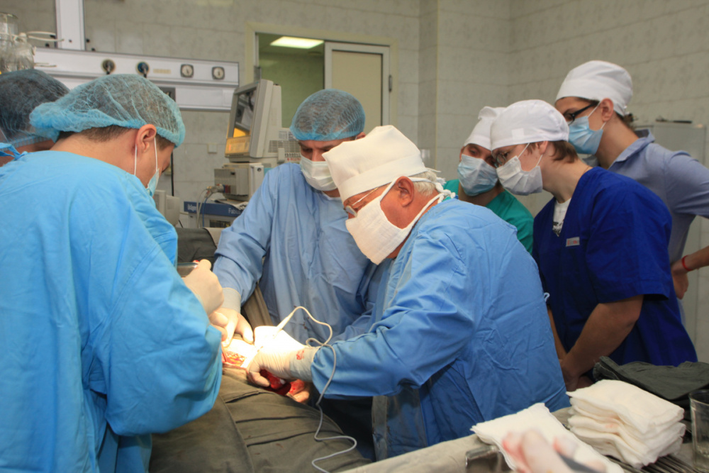 Кардиохирурги Сеченовского университета выполнили редкую операцию по пересадке брюшной аорты